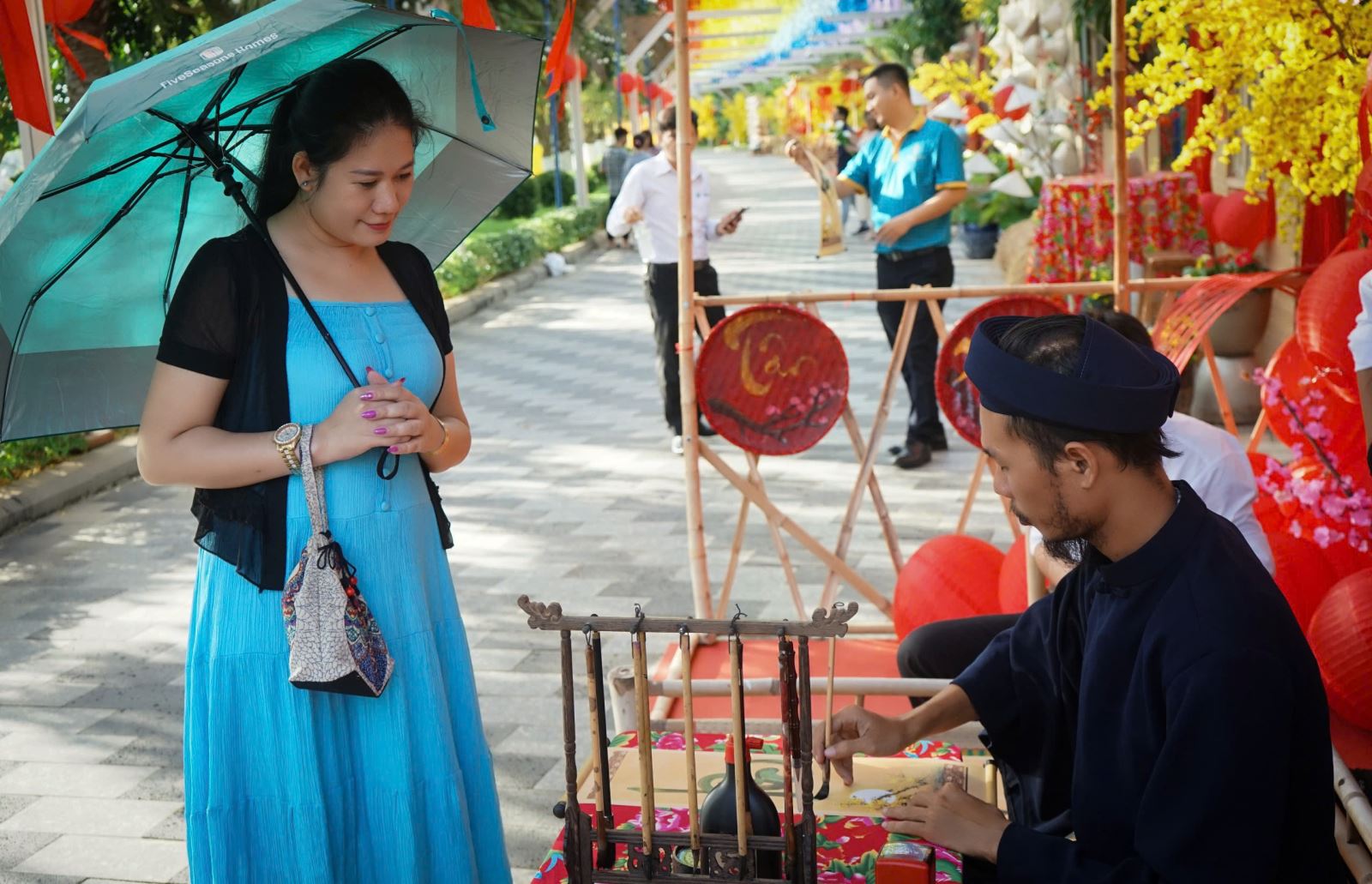 Thuê Ông Đồ Viết Thư Pháp TPHCM - Dịch Vụ Ông Đồ Viết Thư Pháp TPHCM