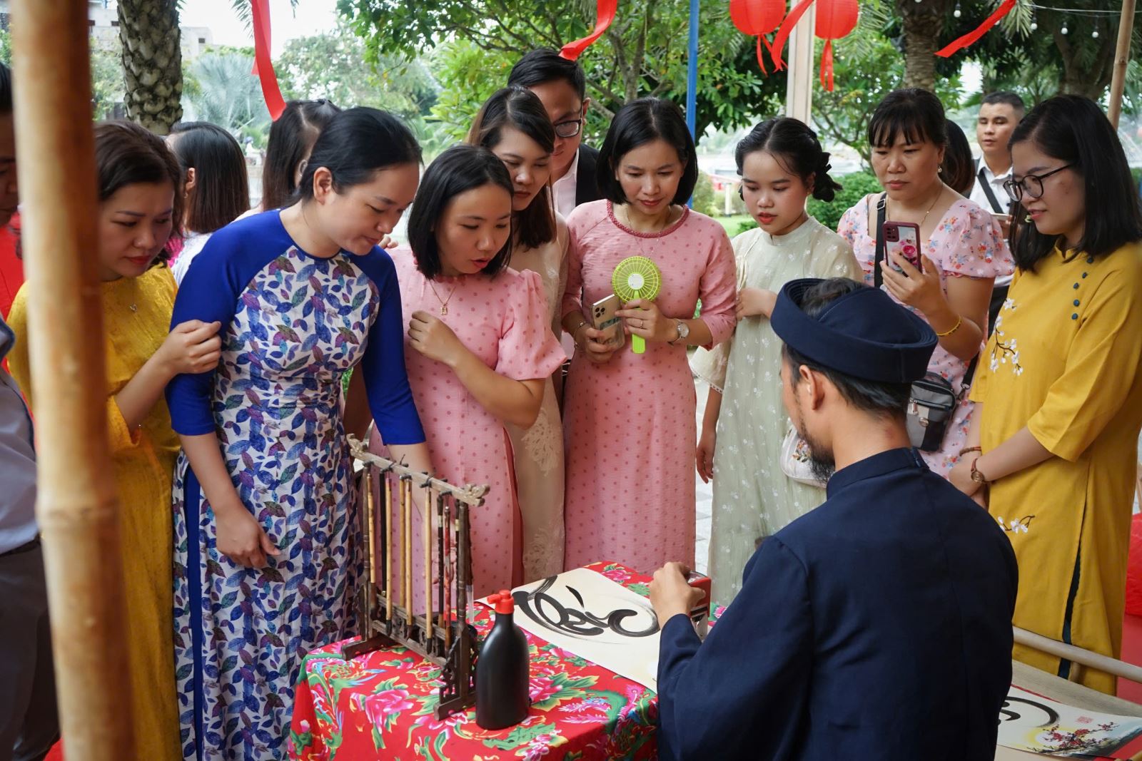 Book Ông Đồ Thư Pháp TPHCM Trọn Gói - Thuê Ông Đồ Thư Pháp TPHCM Trọn Gói