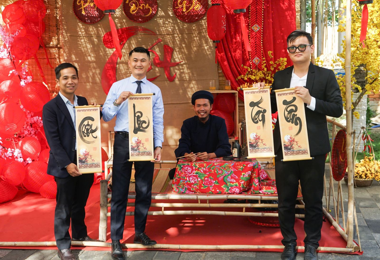 Book Ông Đồ Thư Pháp TPHCM Trọn Gói - Thuê Ông Đồ Thư Pháp TPHCM Trọn Gói