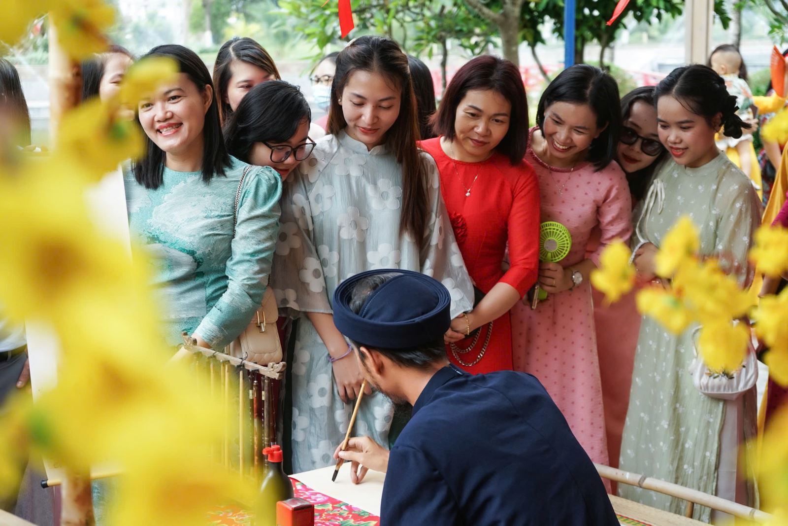 Book Ông Đồ Thư Pháp TPHCM Trọn Gói - Thuê Ông Đồ Thư Pháp TPHCM Trọn Gói